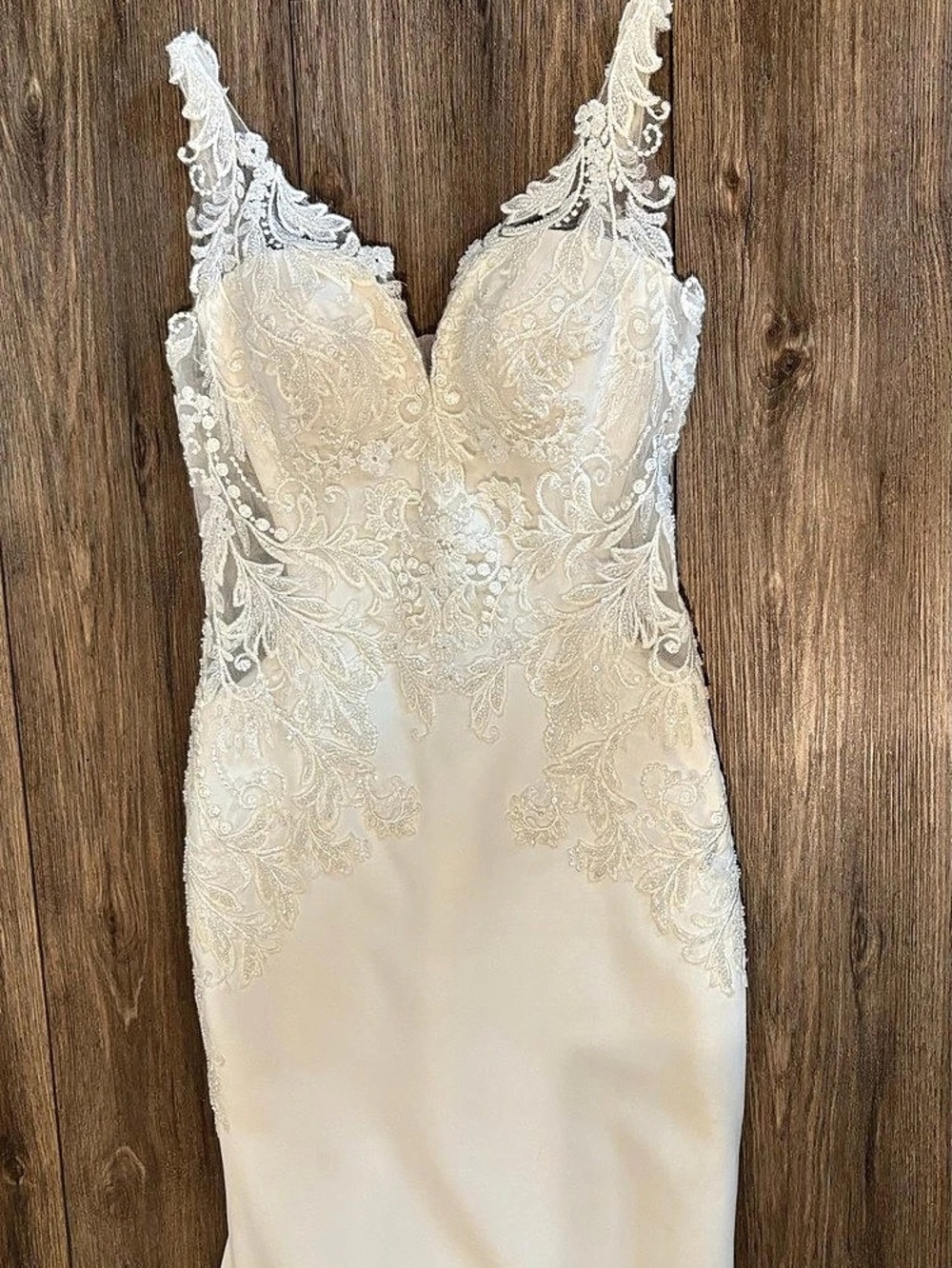 BELOVED Style B1.333 Bridal Lace Ivory Wedding Dress Size 2